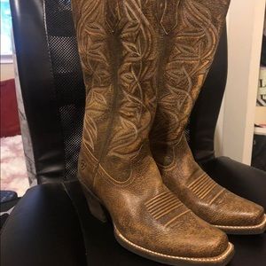 Ariat 6.5 B women’s boots